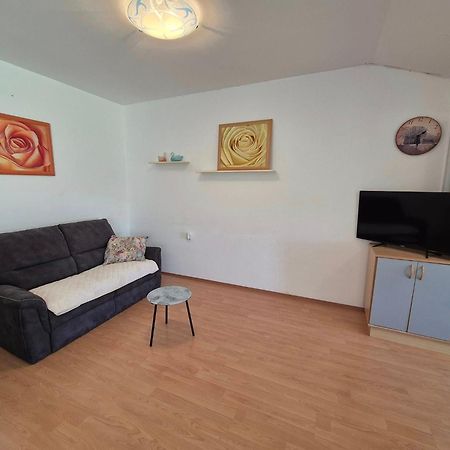 Apartments Velinka Mundanije Bagian luar foto