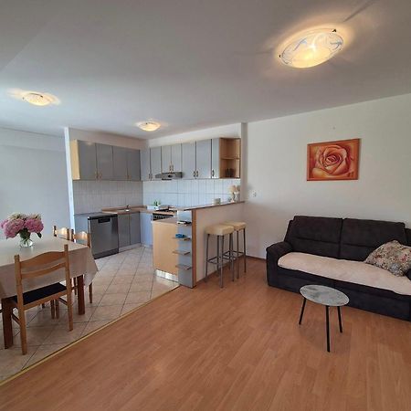 Apartments Velinka Mundanije Bagian luar foto