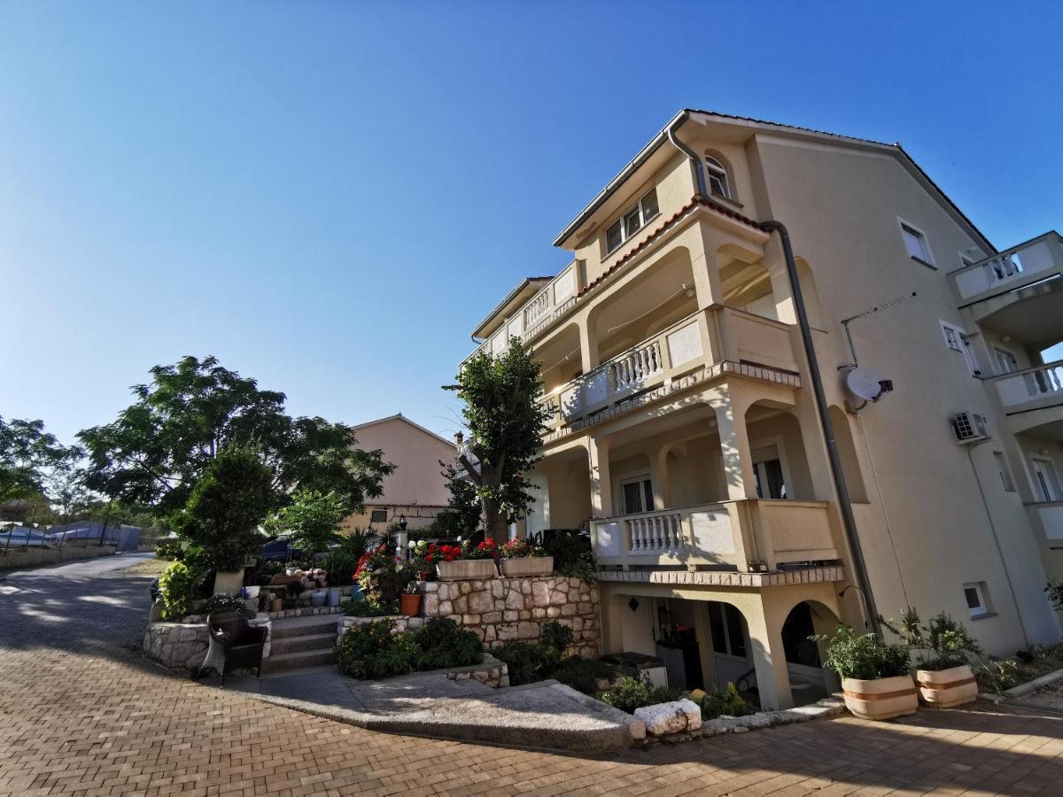 Apartments Velinka Mundanije Bagian luar foto