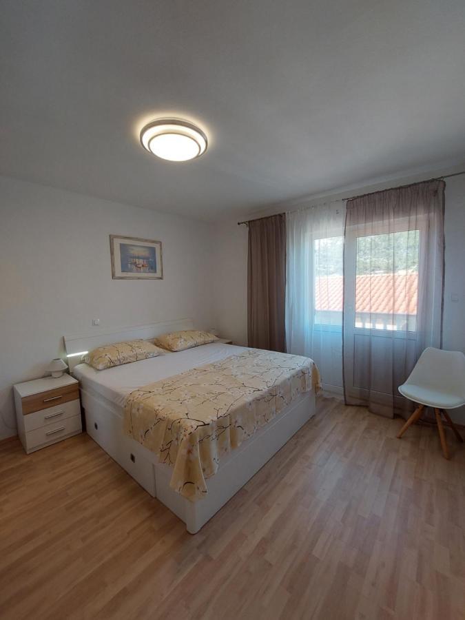 Apartments Velinka Mundanije Bagian luar foto