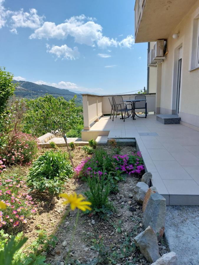 Apartments Velinka Mundanije Bagian luar foto