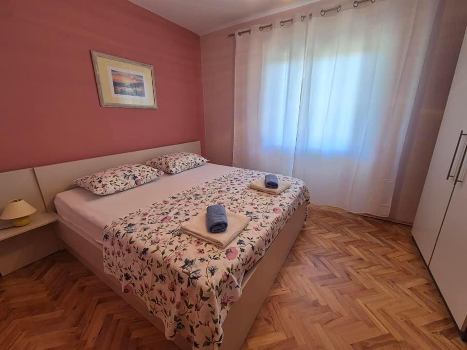 Apartments Velinka Mundanije Bagian luar foto