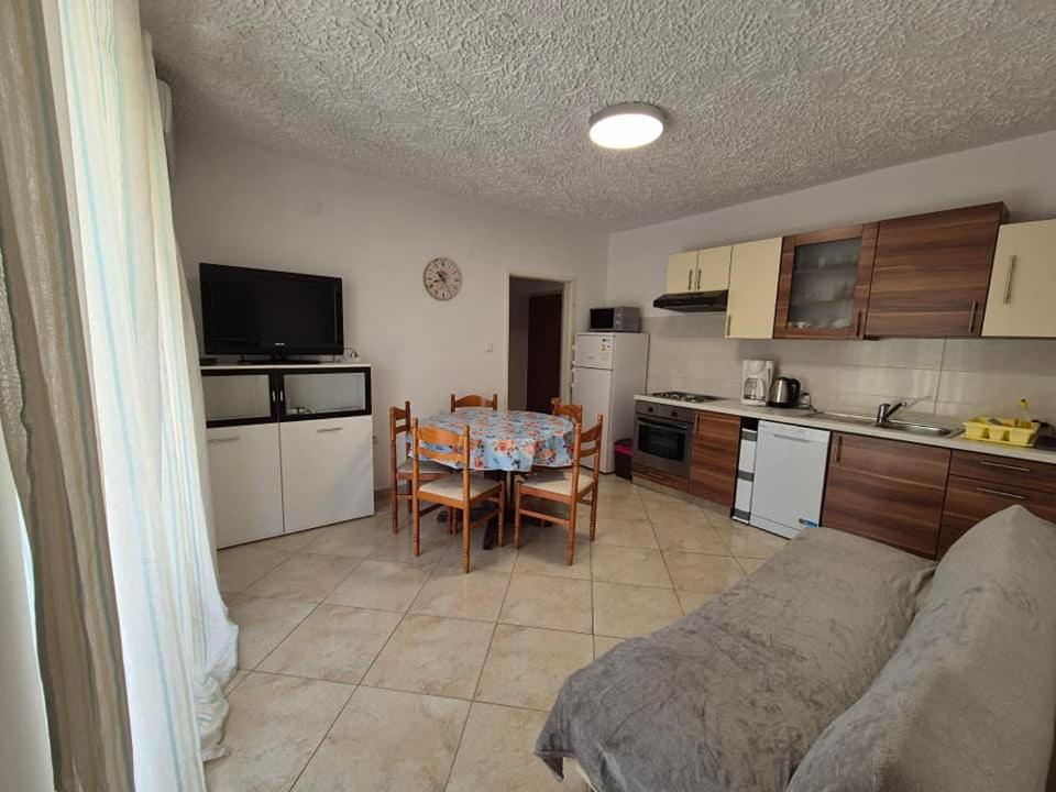 Apartments Velinka Mundanije Bagian luar foto