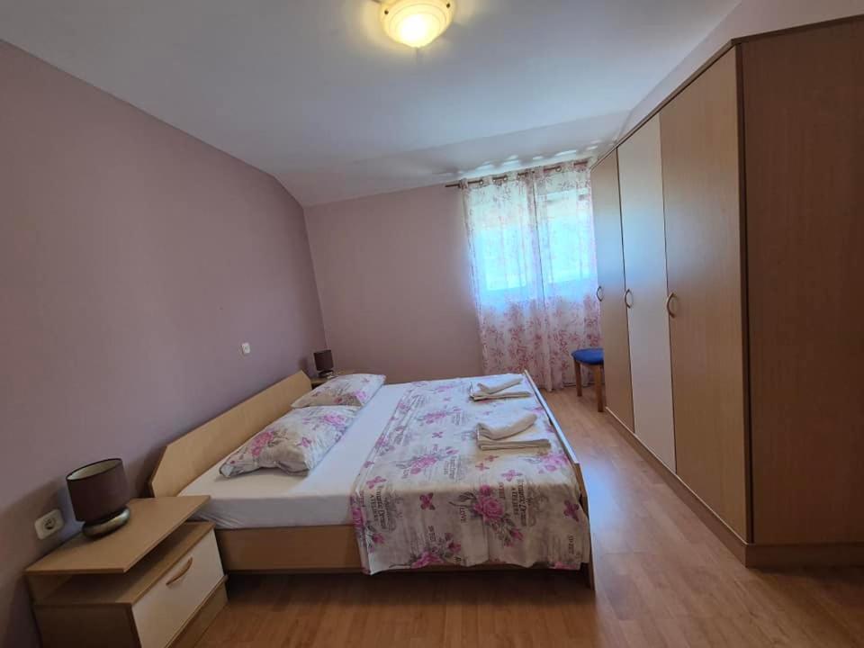 Apartments Velinka Mundanije Bagian luar foto
