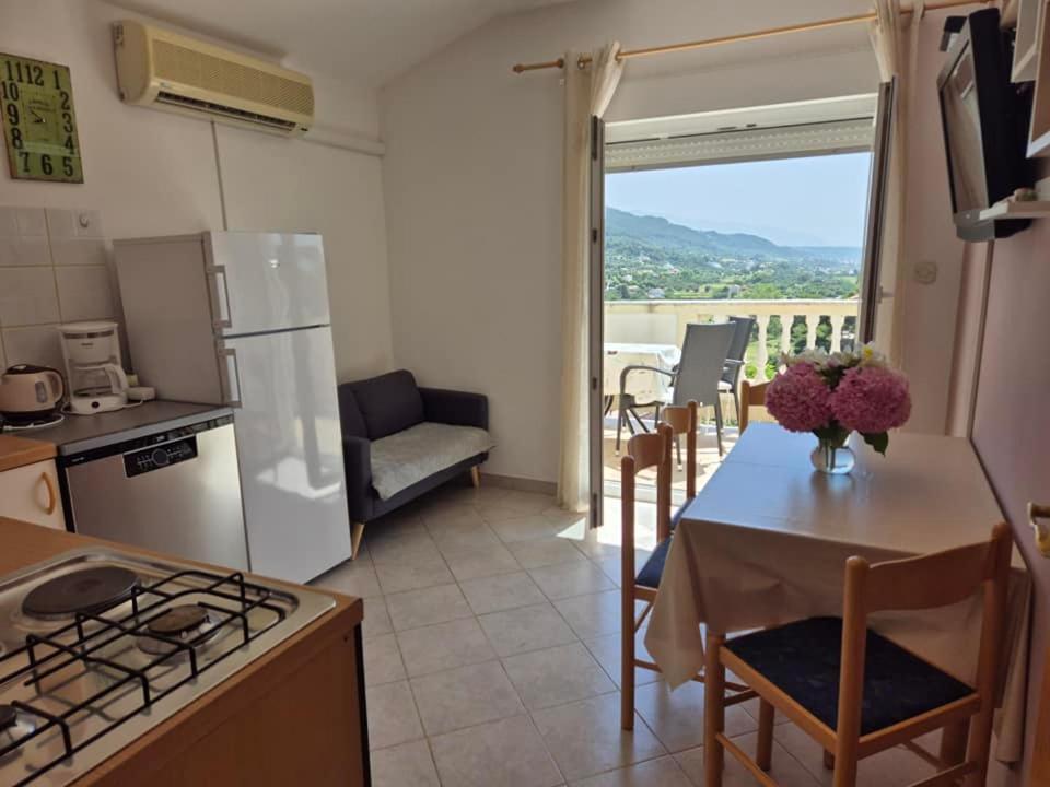 Apartments Velinka Mundanije Bagian luar foto